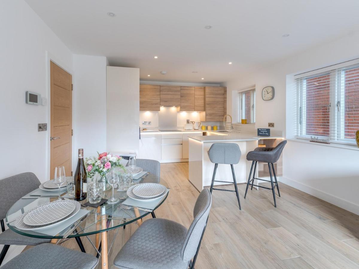 Pass The Keys Contemporary Apartment With Secure Parking Shrewsbury Exteriér fotografie