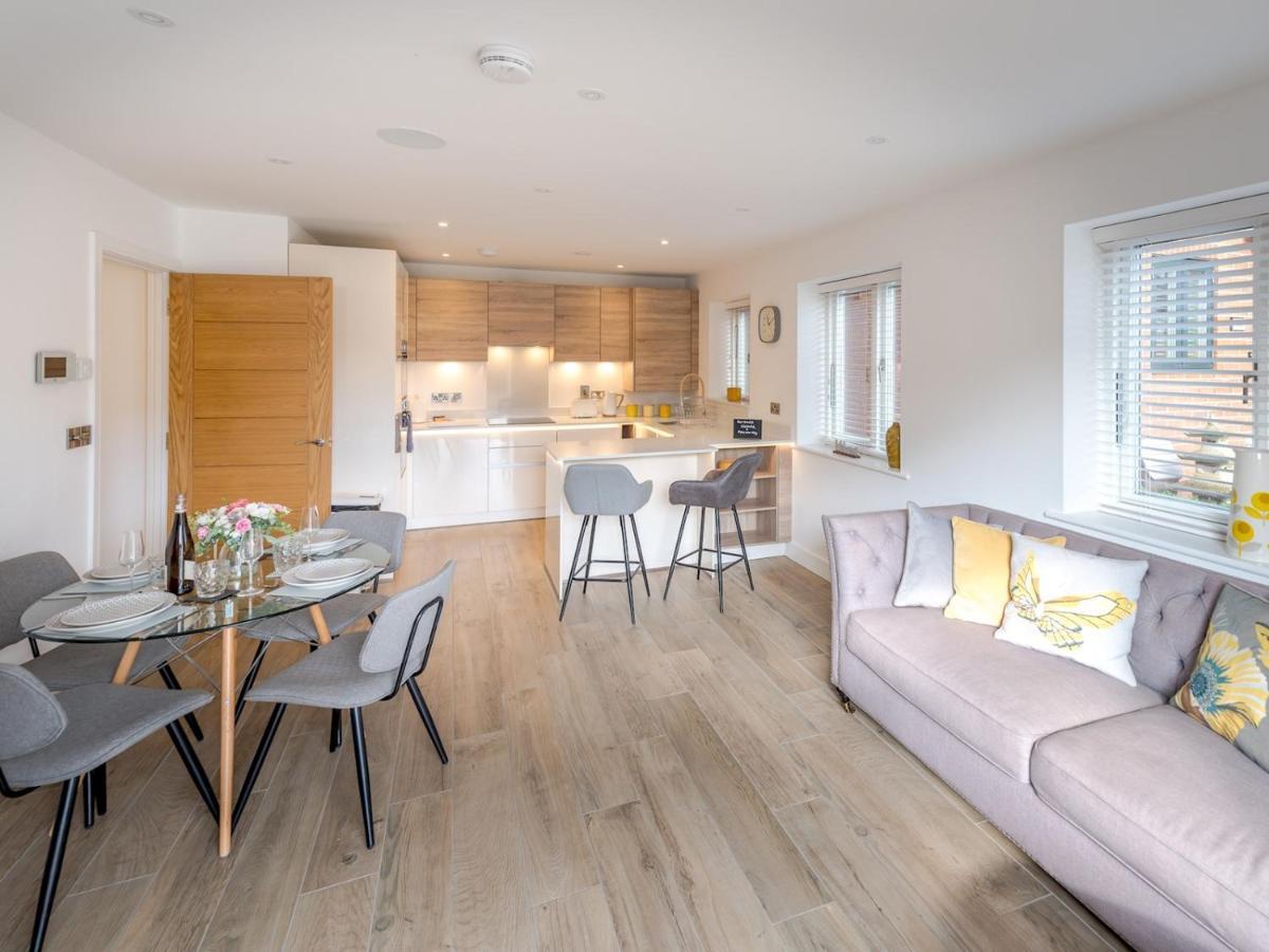 Pass The Keys Contemporary Apartment With Secure Parking Shrewsbury Exteriér fotografie