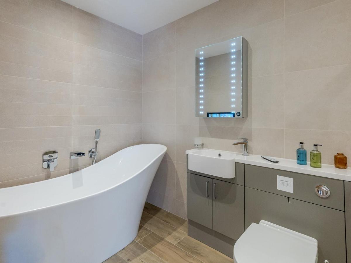 Pass The Keys Contemporary Apartment With Secure Parking Shrewsbury Exteriér fotografie