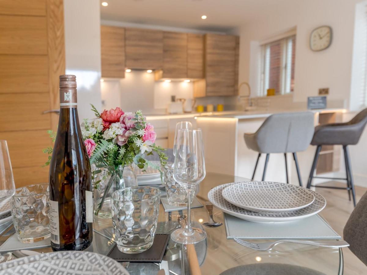 Pass The Keys Contemporary Apartment With Secure Parking Shrewsbury Exteriér fotografie