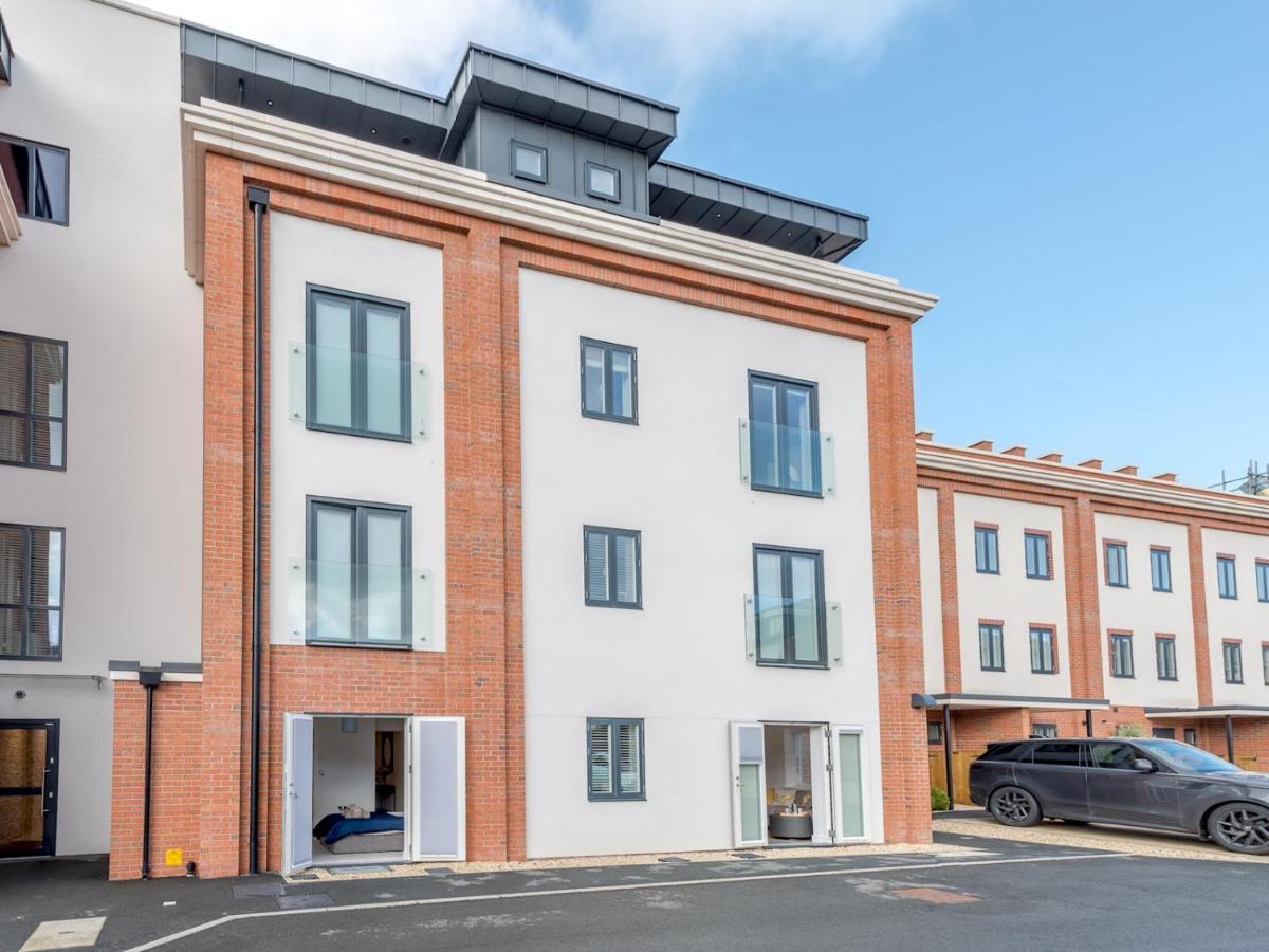 Pass The Keys Contemporary Apartment With Secure Parking Shrewsbury Exteriér fotografie