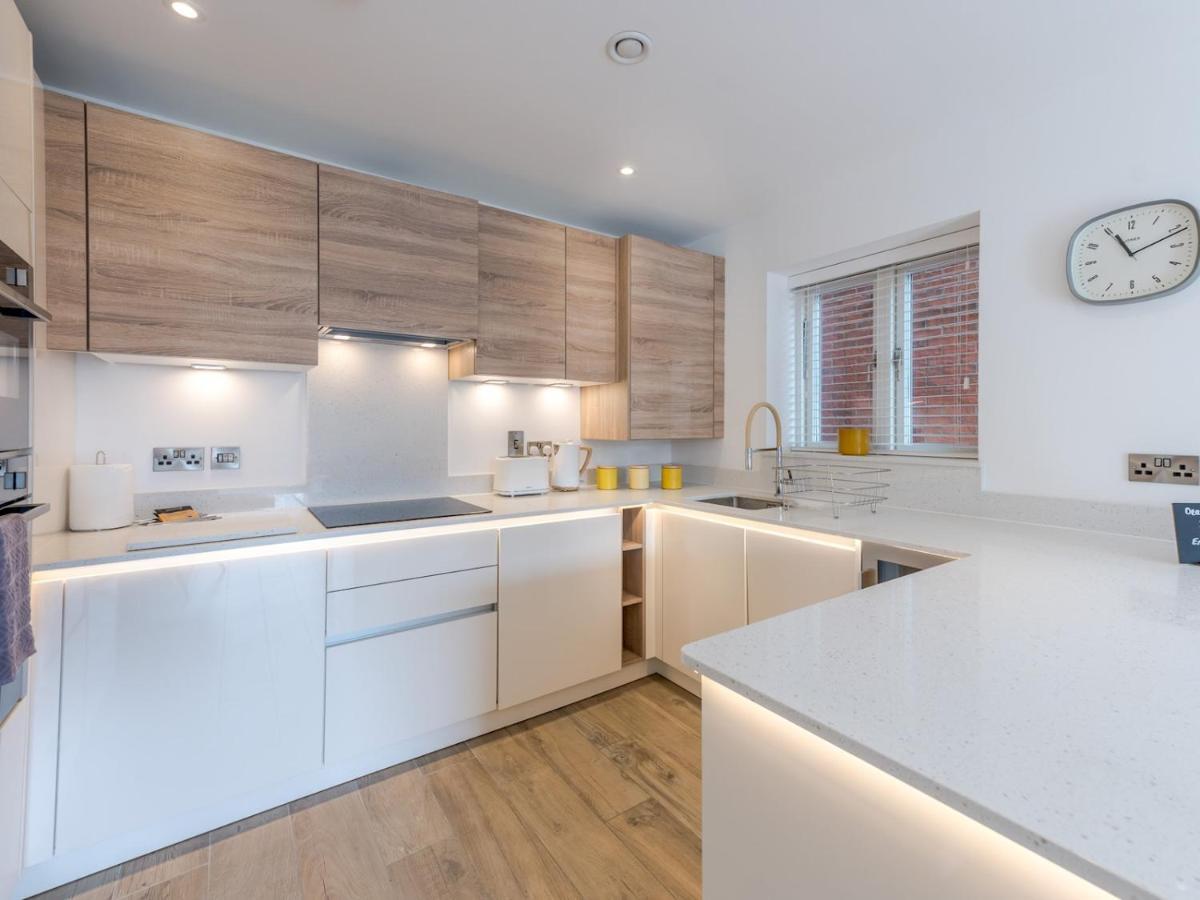 Pass The Keys Contemporary Apartment With Secure Parking Shrewsbury Exteriér fotografie