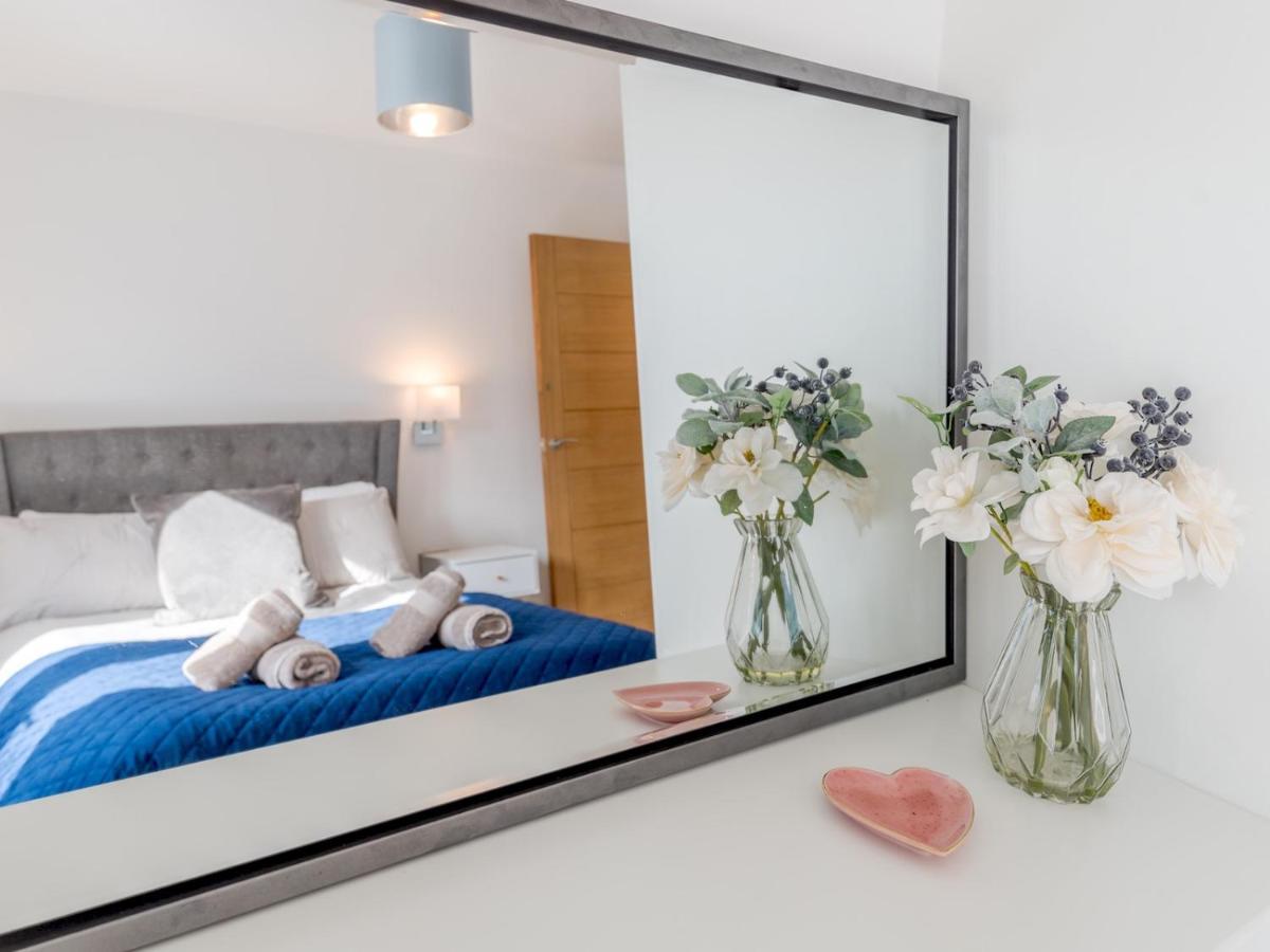 Pass The Keys Contemporary Apartment With Secure Parking Shrewsbury Exteriér fotografie