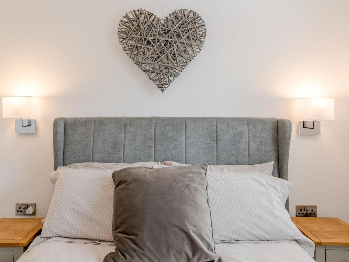 Pass The Keys Contemporary Apartment With Secure Parking Shrewsbury Exteriér fotografie